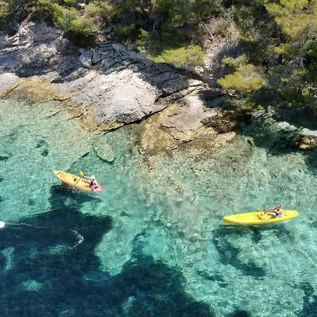Дом отдыха Beachfront Korcula Вела-Лука